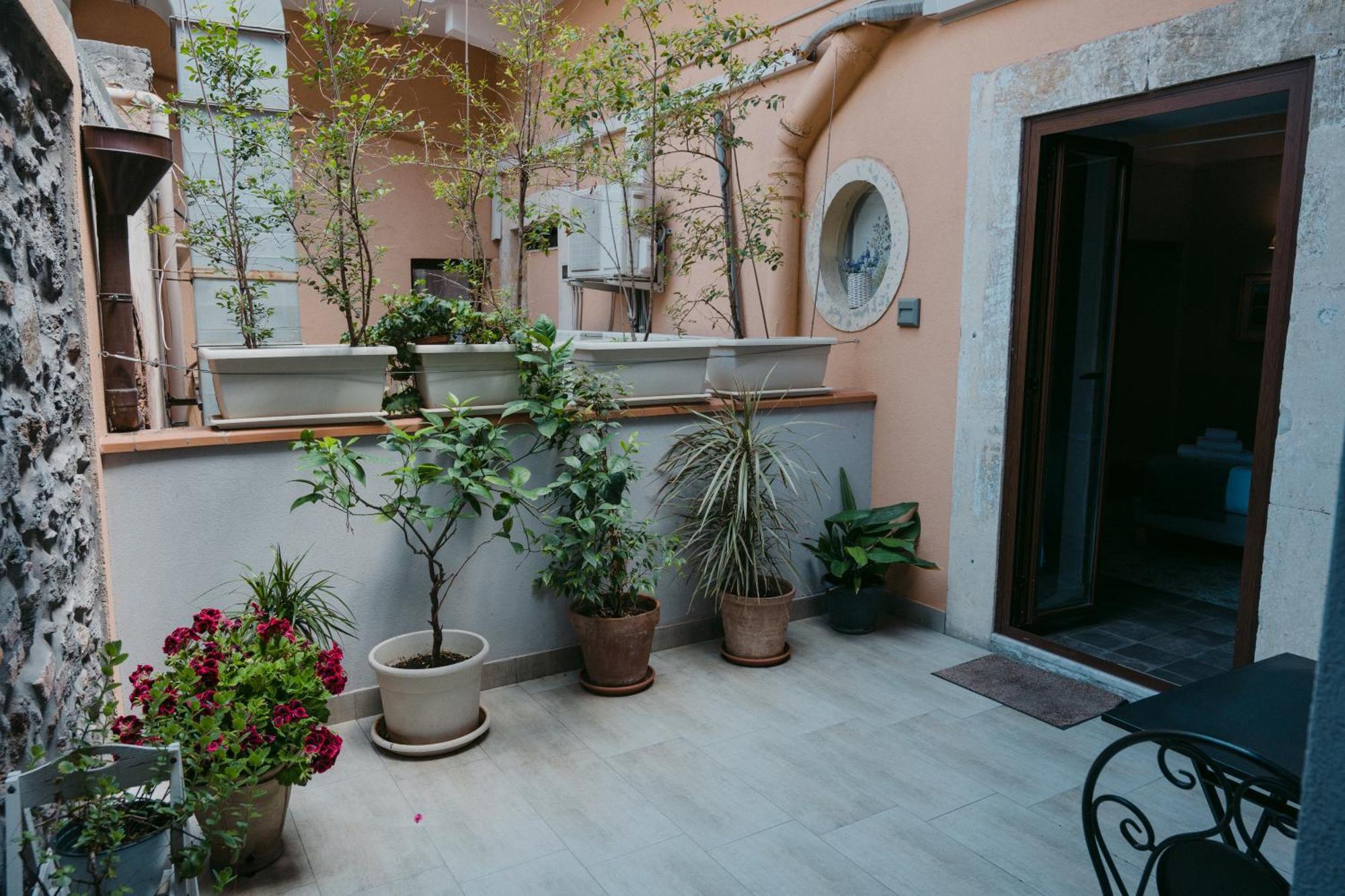 La Casa Di Alma Luxury Rooms Catania Exterior foto